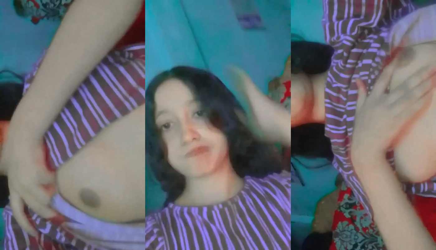 Desi cutie showing tits
